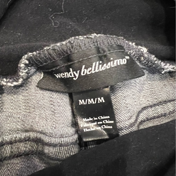 SOLD Bundle of Maternity Shorts - Picture 3 of 6